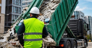 Вывоз строительного мусора в Устях-Куте: услуги лицензированной компании — ПроМусор